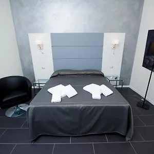 Grey&white Guest house
